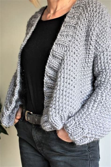 simple chunky knit cardigan pattern.